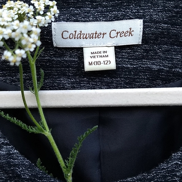 Modest tweed jacket. - Picture 2 of 12